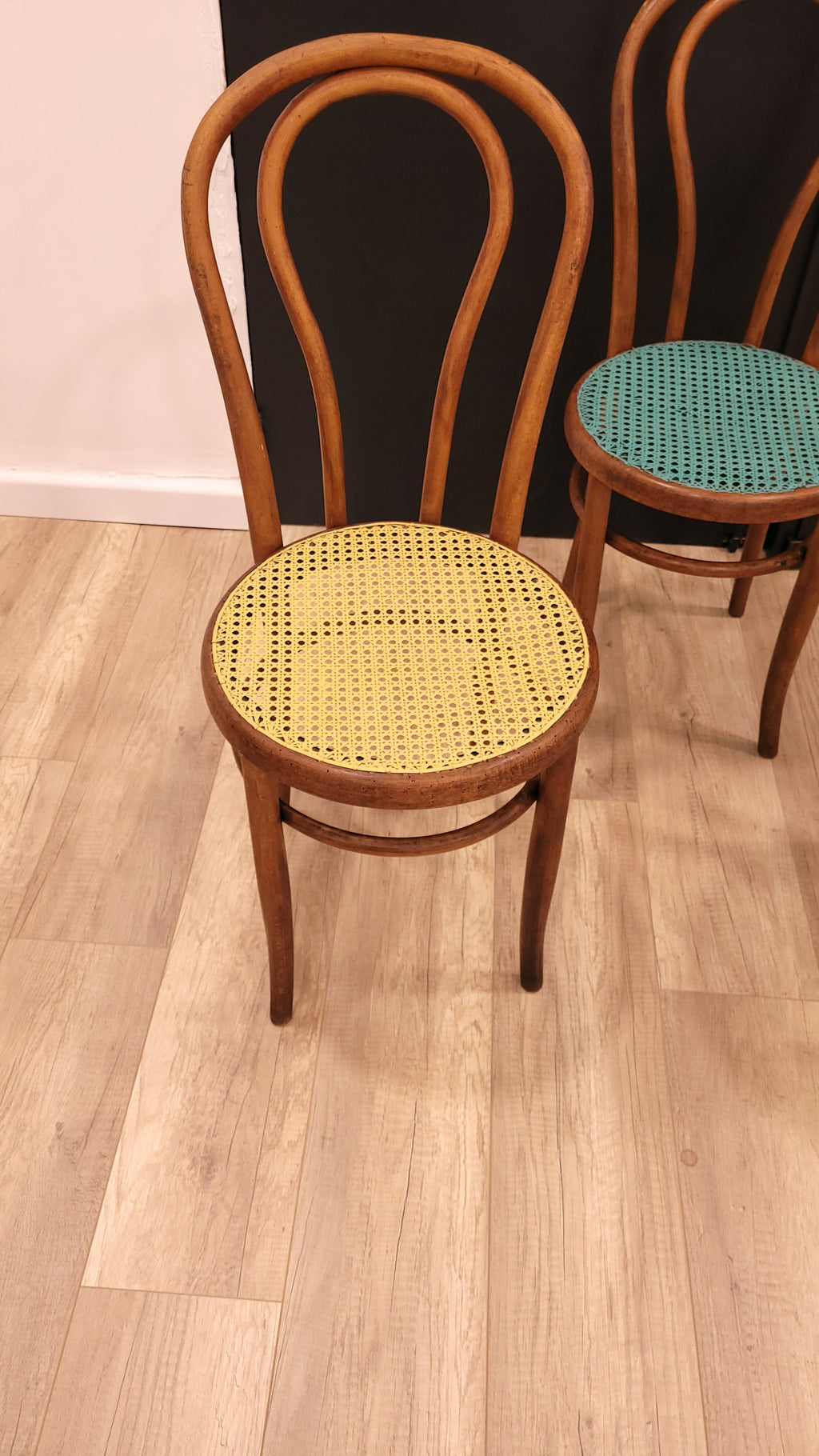 Quatre chaises bistrot