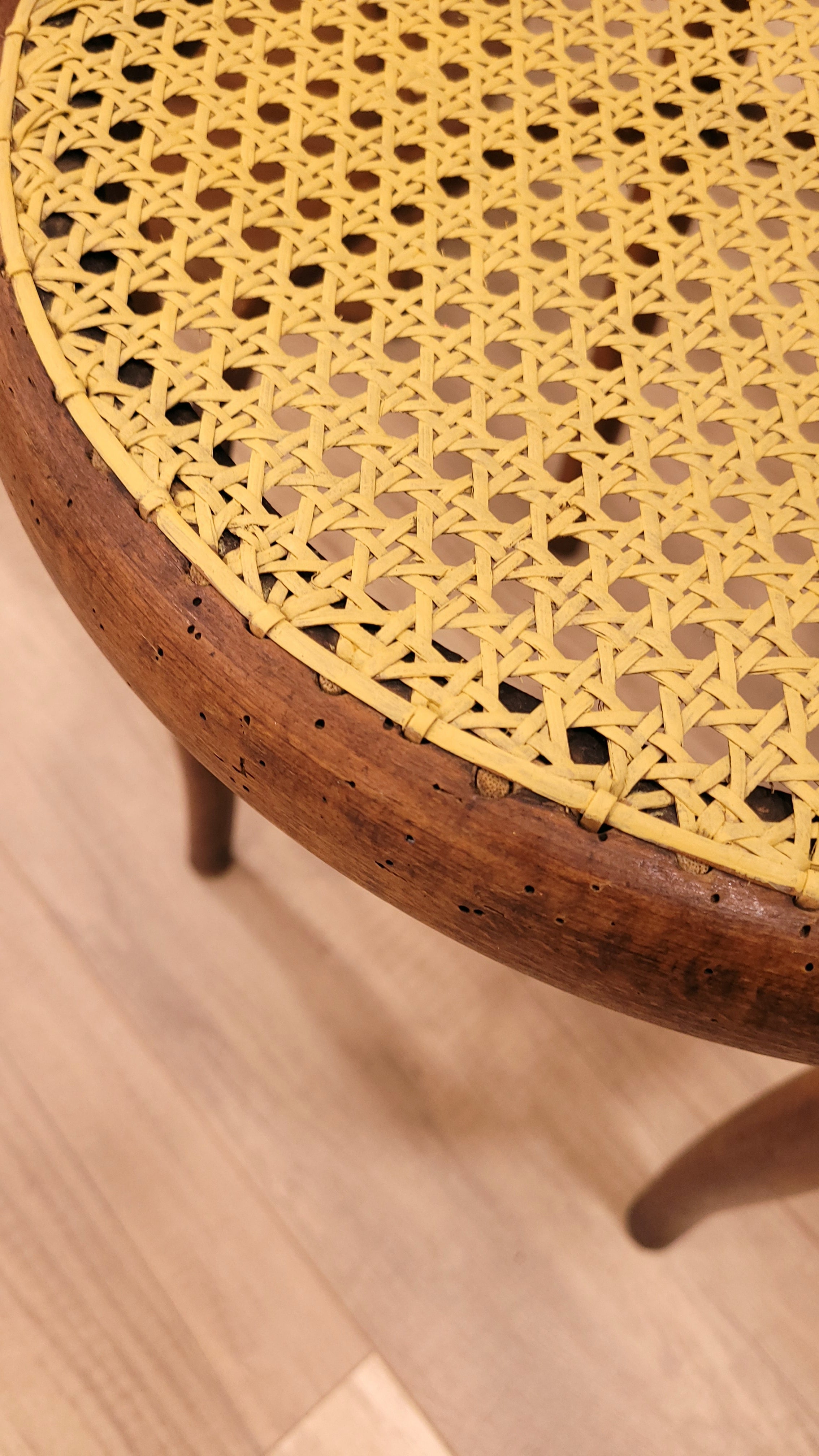 Quatre chaises bistrot