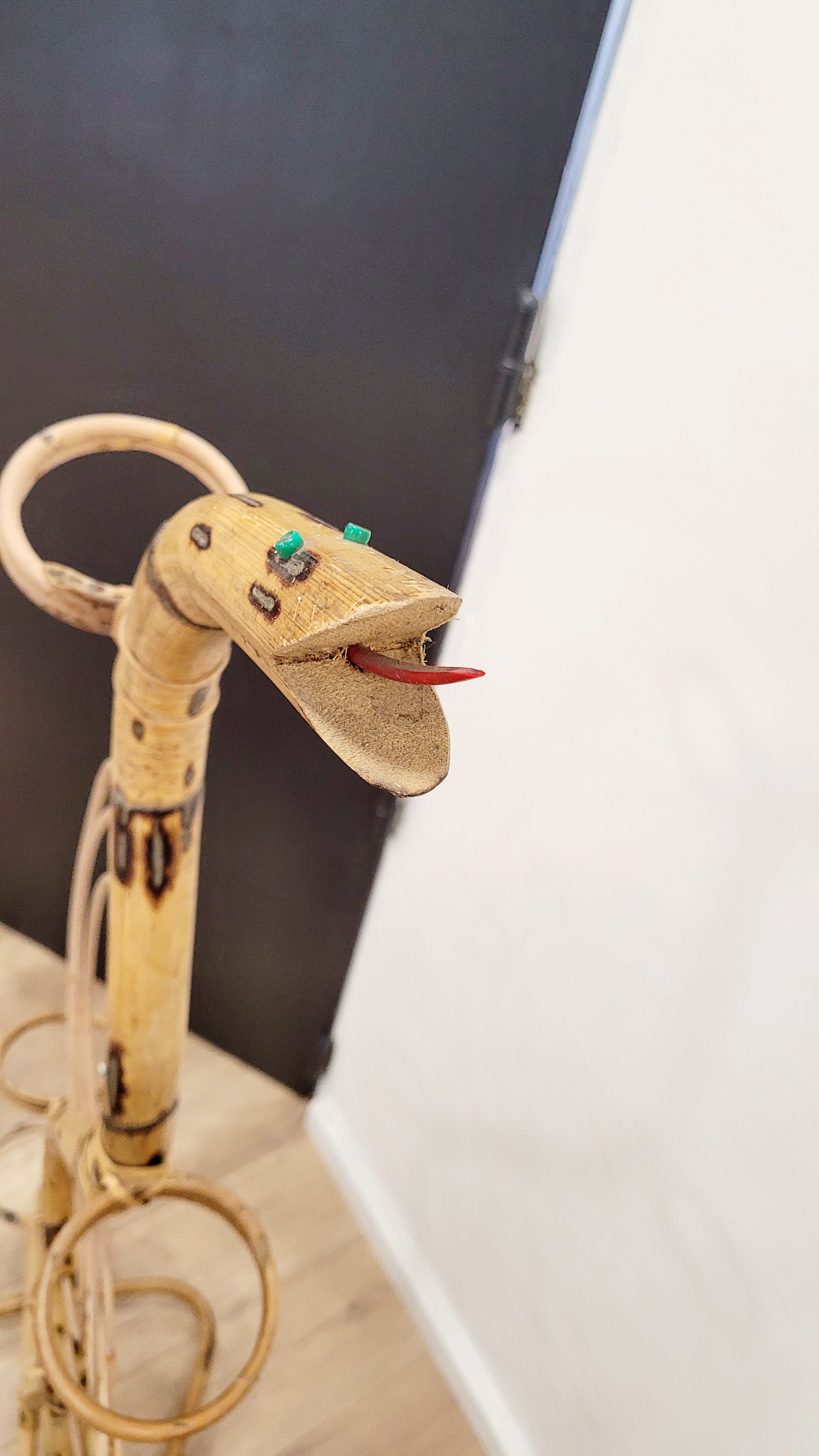 Porte-plantes serpent en rotin