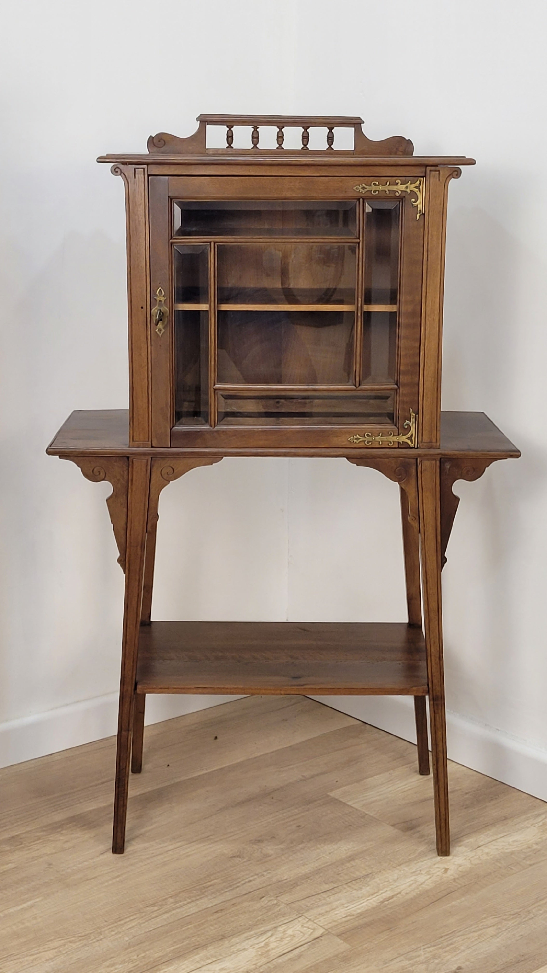 Vitrine Art Nouveau