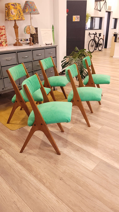 5 chaises pieds compas