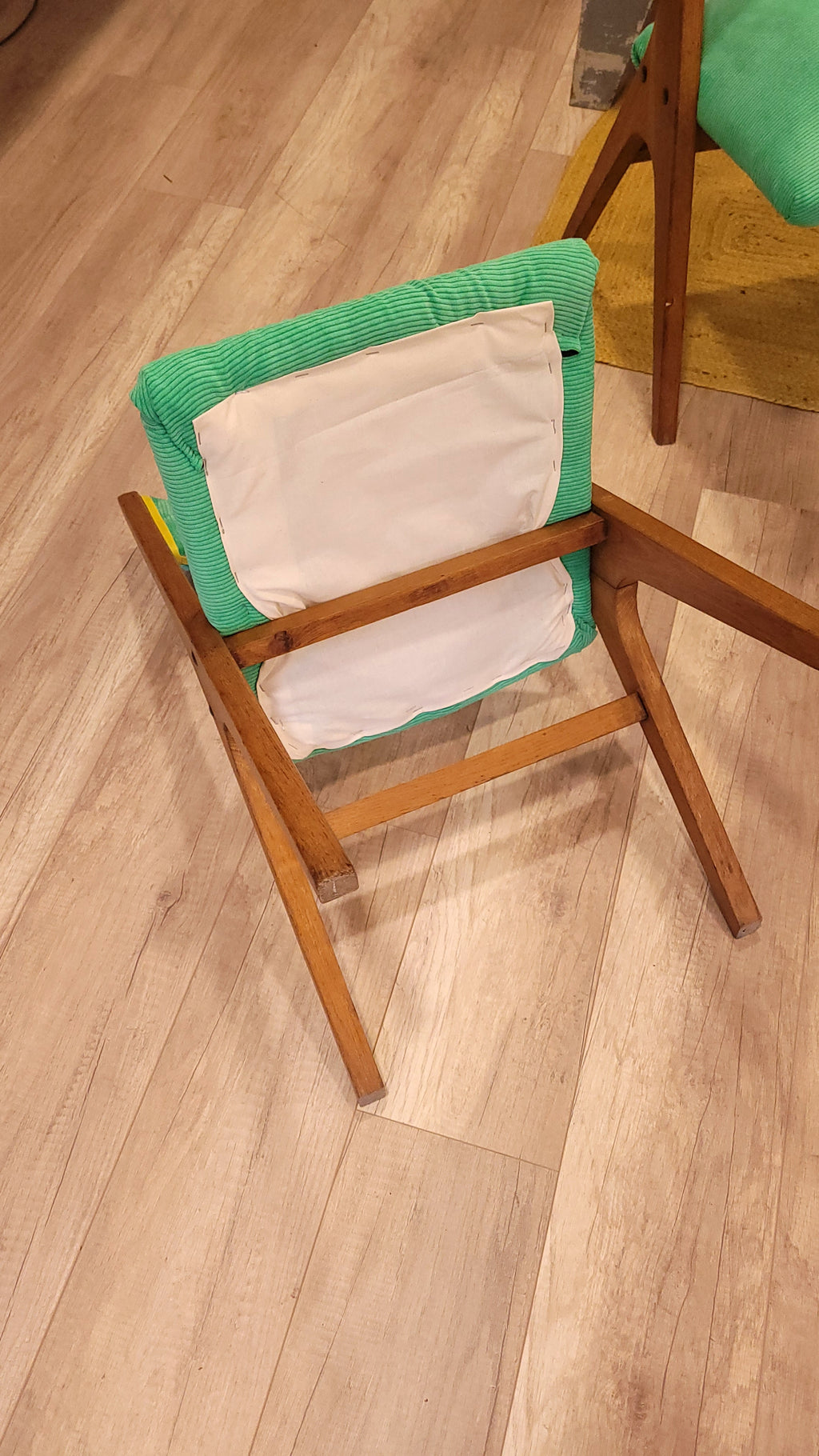 5 chaises pieds compas