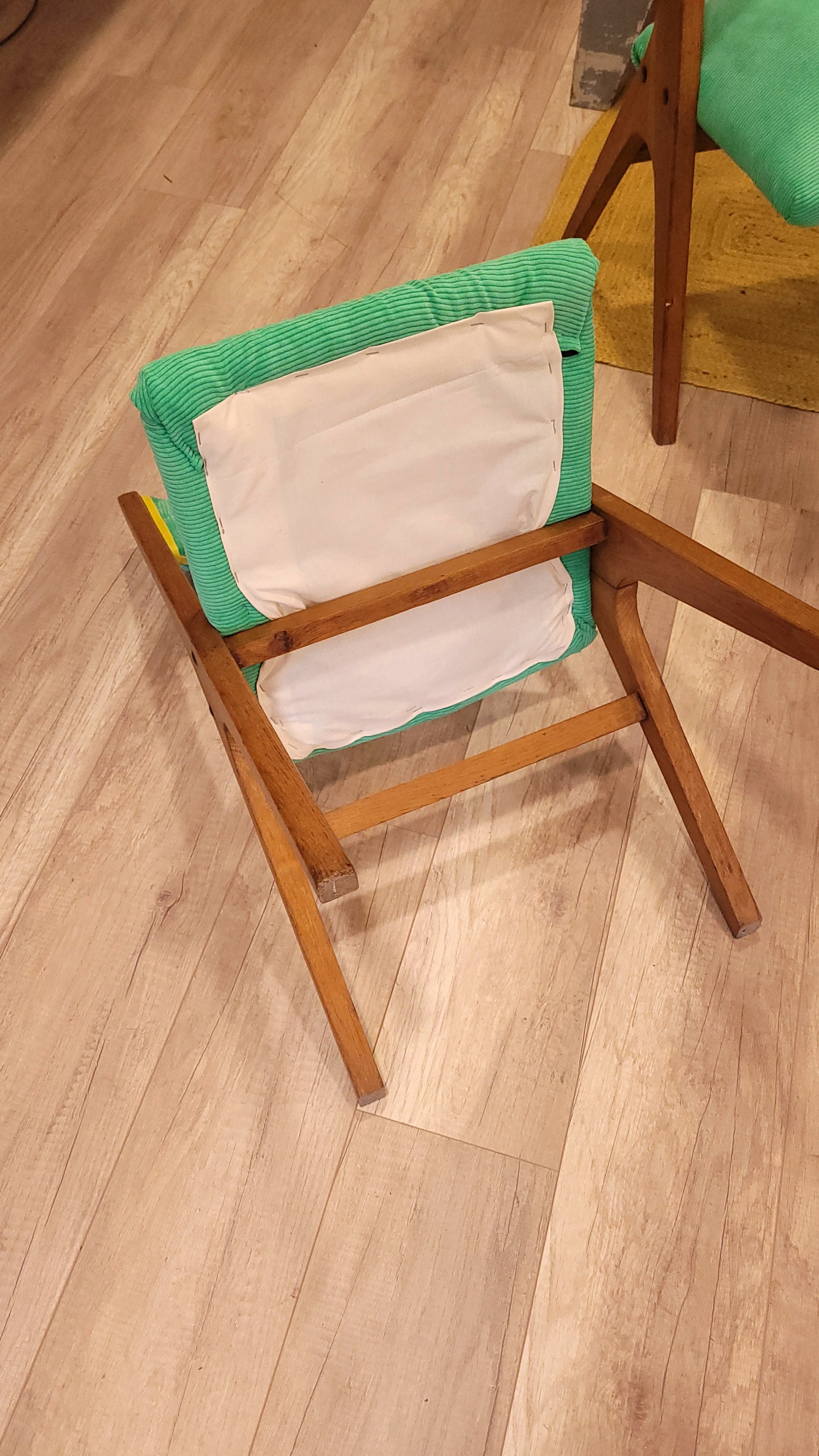 5 chaises pieds compas