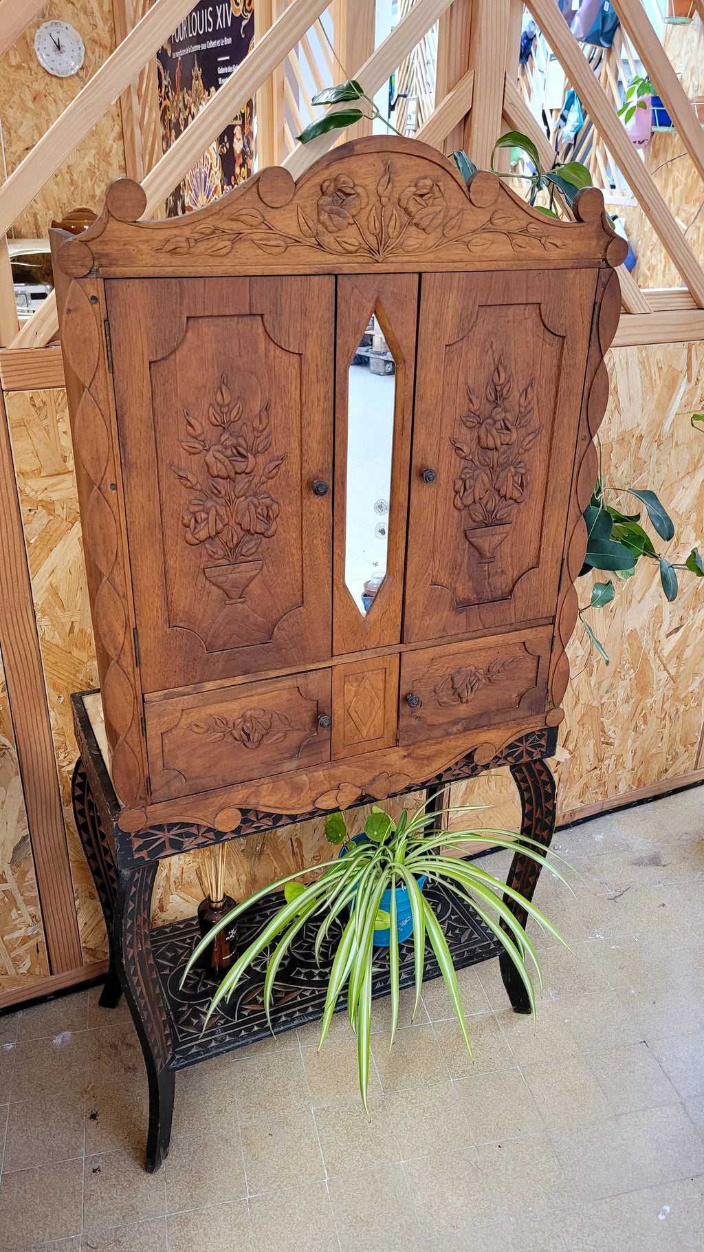 Armoirette Provençale en Bois – Pièce Unique