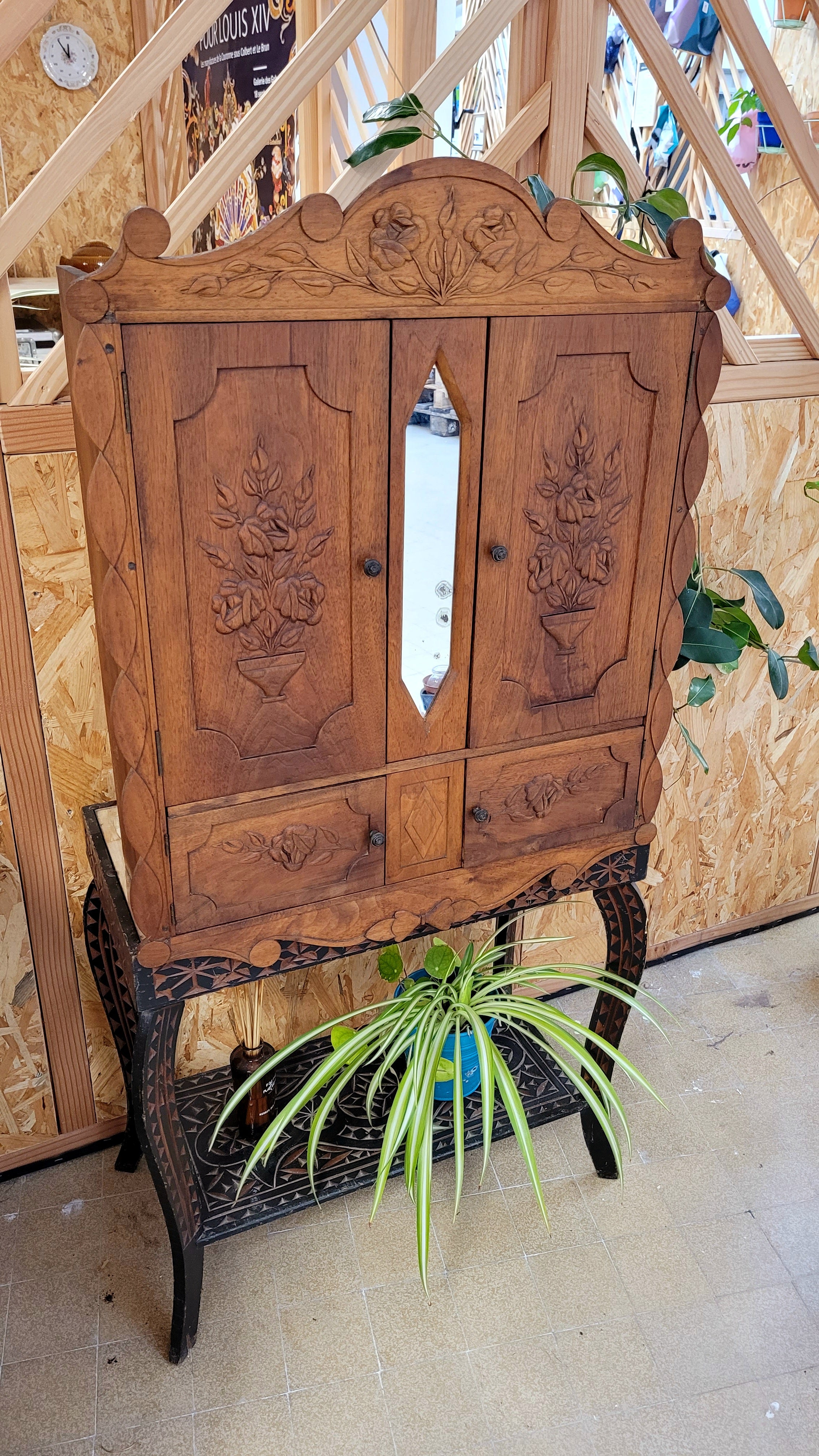 Armoirette Provençale en Bois – Pièce Unique
