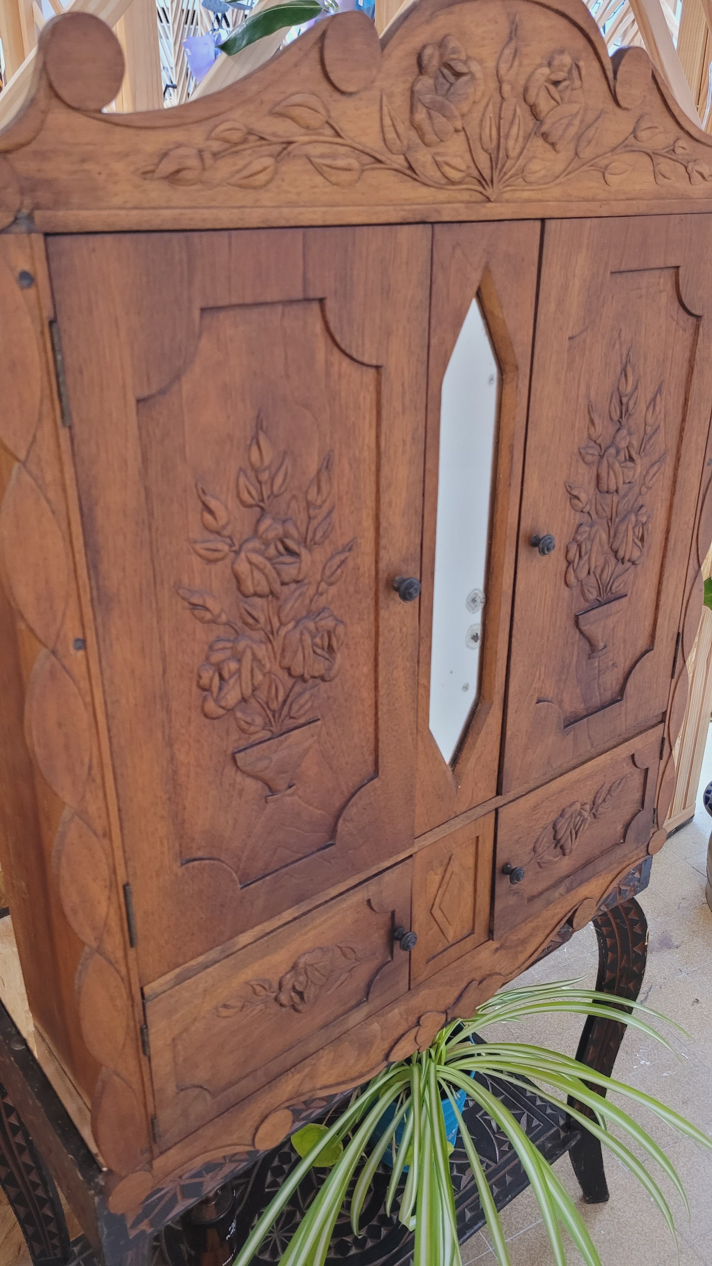 Armoirette Provençale en Bois – Pièce Unique