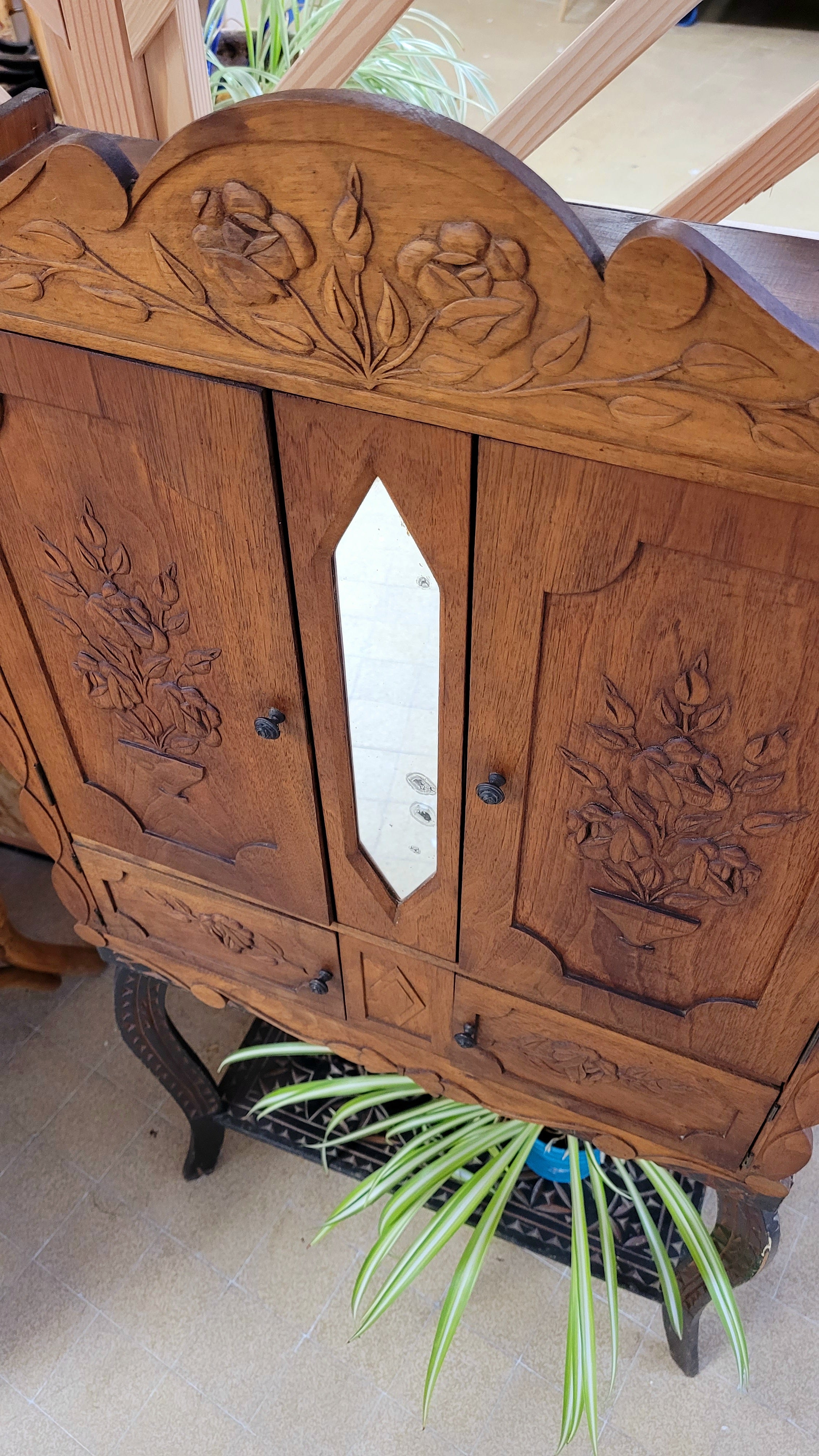 Armoirette Provençale en Bois – Pièce Unique