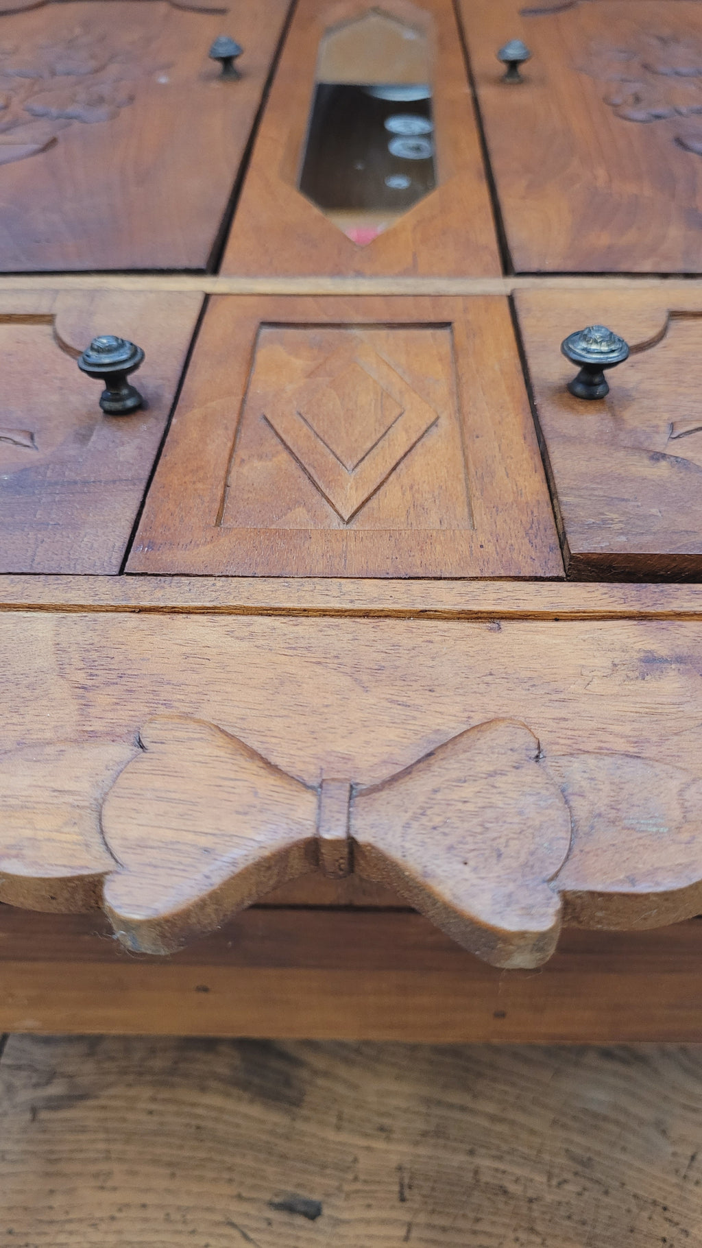 Armoirette Provençale en Bois – Pièce Unique